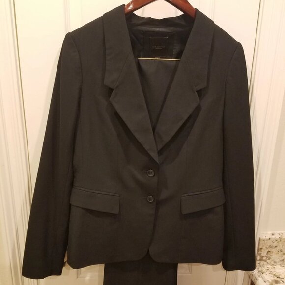 The Limited ladies pant suit in size 6 Long w/ a blazer in size 10 Color: Black - Picture 1 of 6